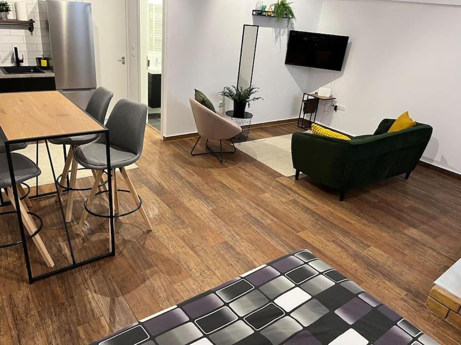 Industrial Studio / Alios 4 / Hilton Area Афины Экстерьер фото